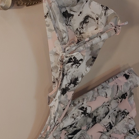 Super Cute Sioni Blouse ❤️ - Picture 2 of 6